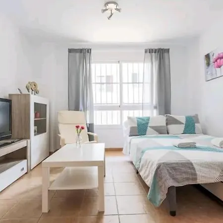 Con Patio Y Piscina Cerca De Sevilla Apartamento La Algaba
