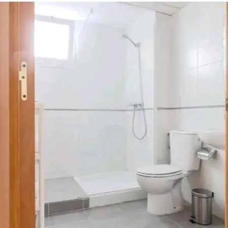 Con Patio Y Piscina Cerca De Sevilla Apartamento *