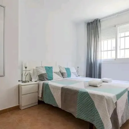 Con Patio Y Piscina Cerca De Sevilla Apartamento