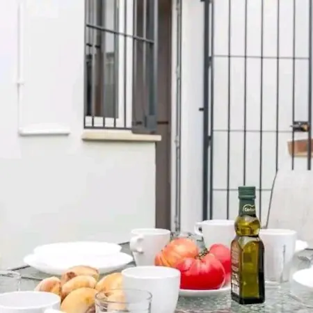 Con Patio Y Piscina Cerca De Sevilla La Algaba